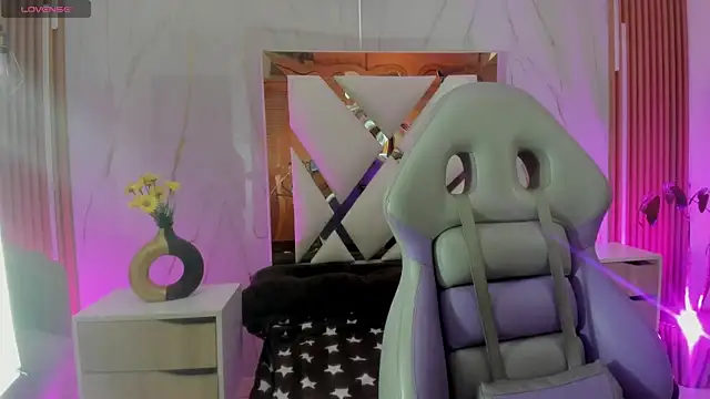 Snapshot of phamelaa_1 chatting on April 2026 04:06:02 AM phamelaa 1 online show from April 2026 04:06:02 AM