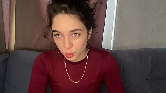 Snapshot of Angeliheee chatting on April 2026 10:32:01 AM Angeliheee online show from April 2026 10:32:01 AM