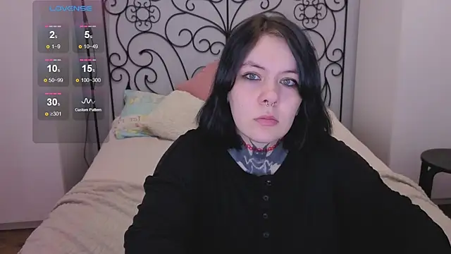 QwertyAnnie Lbo online show from April 2026 01:35:02 PM