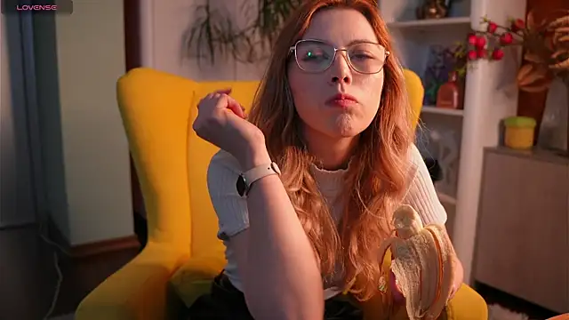 Snapshot of SonyaCubine chatting on April 2026 11:37:01 AM SonyaCubine online show from April 2026 11:37:01 AM