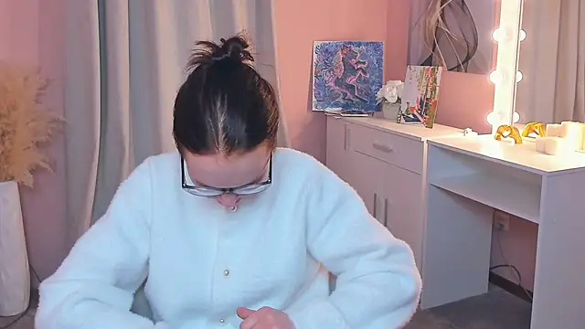 Snapshot of ErmaCurlis chatting on April 2026 11:15:02 AM ErmaCurlis online show from April 2026 11:15:02 AM