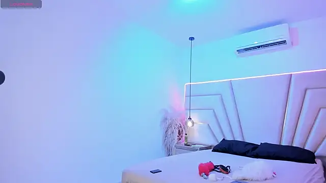 SamyBrownn online show from April 2026 08:04:02 PM