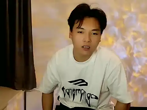 Snapshot of GWpk chatting on April 2026 07:35:01 AM GWpk online show from April 2026 07:35:01 AM