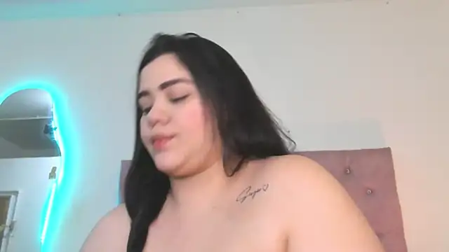 laurenlaine online show from May 2026 06:20:01 PM