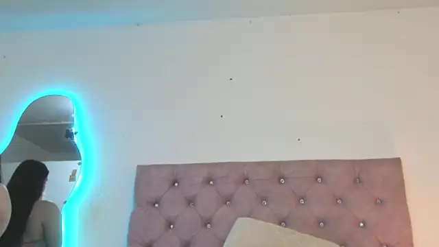 laurenlaine online show from July 2026 08:47:01 PM
