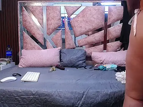 Snapshot of scarletjonescl202 chatting on April 2026 04:03:01 PM scarletjonescl202 online show from April 2026 04:03:01 PM