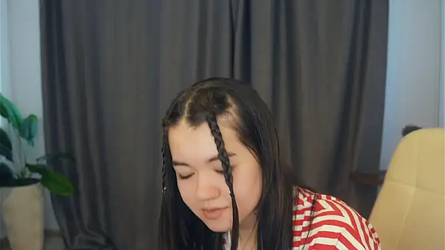 ShanaYock online show from April 2026 07:03:02 AM