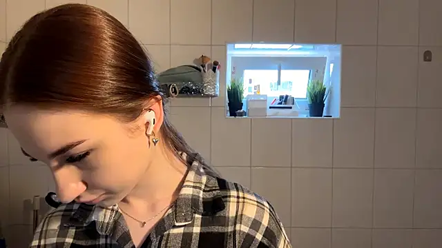 Snapshot of Showcntry chatting on April 2026 04:18:01 AM Showcntry online show from April 2026 04:18:01 AM