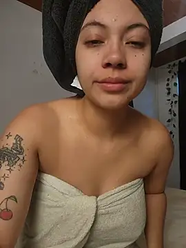 Snapshot of NefertitiXO chatting on June 2026 03:32:01 PM NefertitiXO online show from June 2026 03:32:01 PM