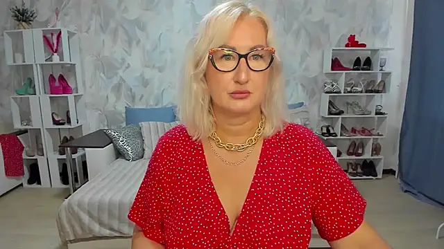 Snapshot of DianaFrances chatting on July 2026 09:45:02 AM DianaFrances online show from July 2026 09:45:02 AM
