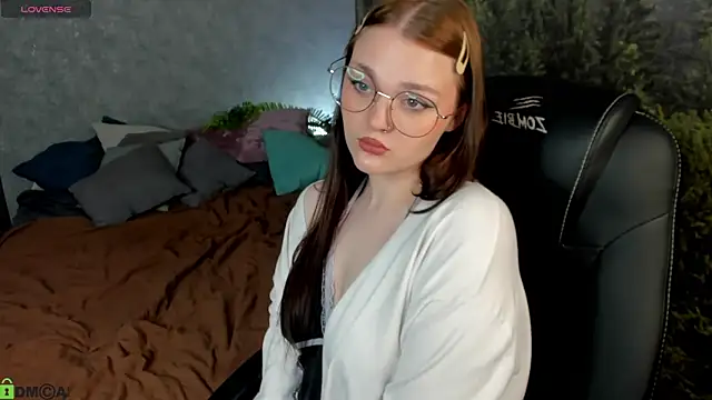 Emilly Hiil online show from May 2026 12:50:01 AM