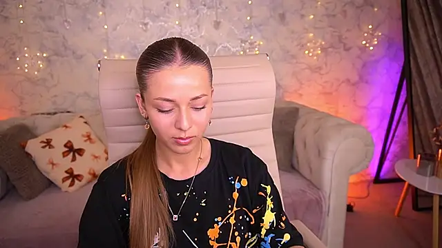 DoveLovee online show from May 2026 12:57:01 PM