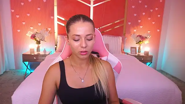 Snapshot of DoveLovee chatting on July 2026 12:33:01 PM DoveLovee online show from July 2026 12:33:01 PM