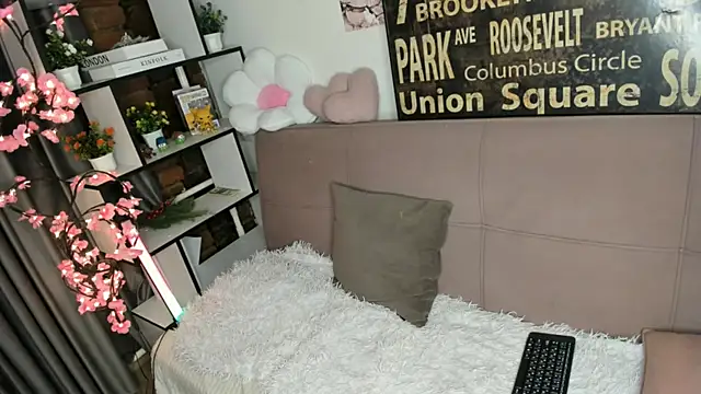 TwinkWhite online show from May 2026 09:27:01 PM
