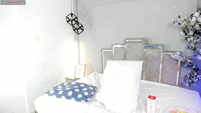 Snapshot of Veronicacarper chatting on April 2026 03:35:01 AM Veronicacarper online show from April 2026 03:35:01 AM