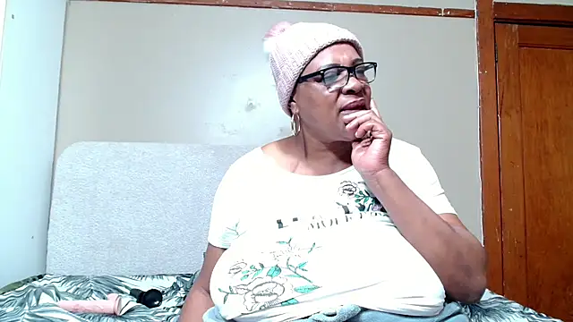 Snapshot of BUSTYQUEEN56_ chatting on July 2026 07:07:01 PM BUSTYQUEEN56 online show from July 2026 07:07:01 PM