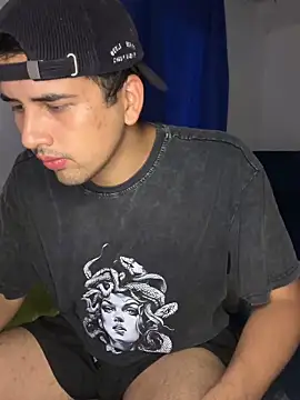 Snapshot of AdrianEmpire chatting on April 2026 10:43:01 PM AdrianEmpire online show from April 2026 10:43:01 PM