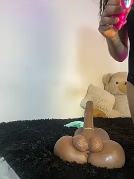 Snapshot of NohaBeyloun_ chatting on April 2026 01:05:02 PM NohaBeyloun online show from April 2026 01:05:02 PM