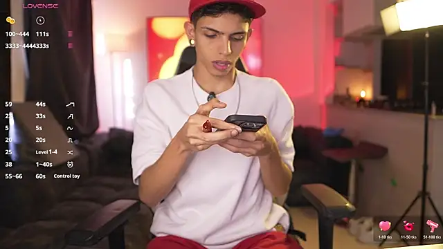 Snapshot of andrew_magicc chatting on April 2026 10:25:02 PM andrew magicc online show from April 2026 10:25:02 PM