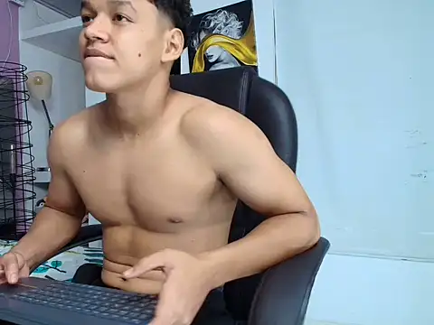 Snapshot of oliver_evans_ chatting on April 2026 01:39:01 AM oliver evans online show from April 2026 01:39:01 AM