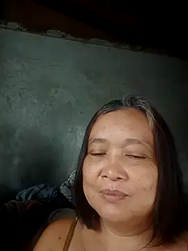 jeanyummytits online show from May 2026 11:12:01 PM