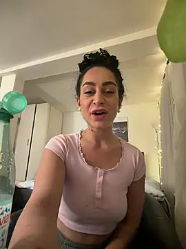 CurlyRouge online show from April 2026 11:00:02 PM