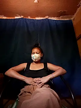 Snapshot of Charming05 chatting on April 2026 12:44:02 AM Charming05 online show from April 2026 12:44:02 AM