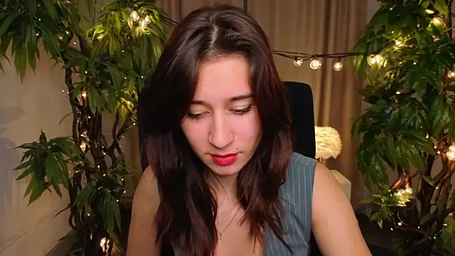 SuzanneJackson online show from April 2026 07:58:01 PM