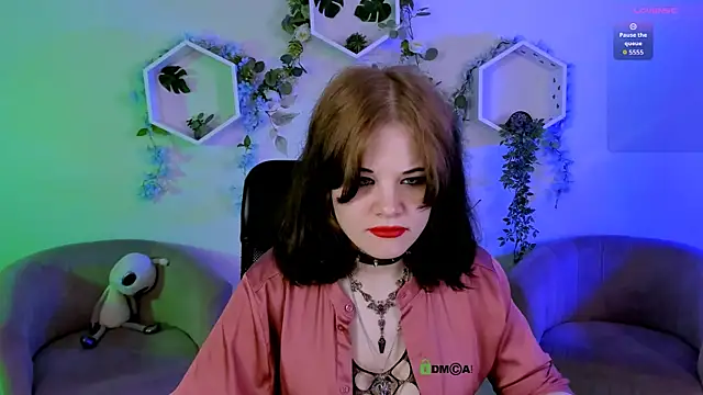 nikki kiss  online show from July 2026 09:00:02 AM
