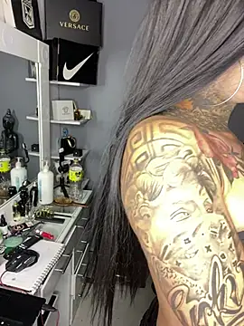 valen lewiiz online show from April 2026 03:59:01 PM