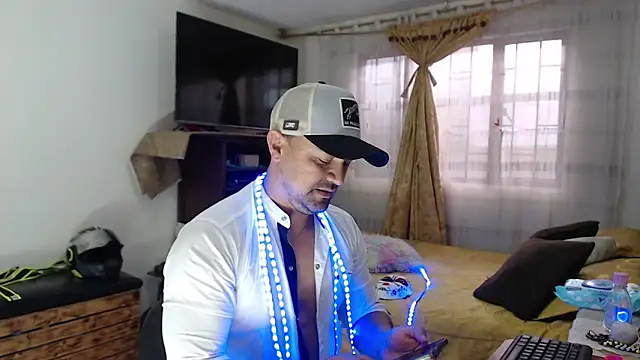 AlejoMoretti online show from May 2026 12:34:01 PM