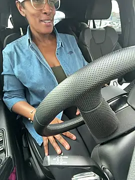 Snapshot of ThatNanNextDoor chatting on April 2026 12:12:01 PM ThatNanNextDoor online show from April 2026 12:12:01 PM