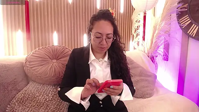 Snapshot of Velvet_Curly chatting on May 2026 12:35:01 PM Velvet Curly online show from May 2026 12:35:01 PM
