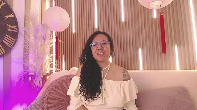Snapshot of Velvet_Curly chatting on May 2026 12:23:02 PM Velvet Curly online show from May 2026 12:23:02 PM