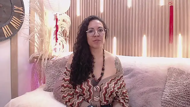 Snapshot of Velvet_Curly chatting on May 2026 12:45:02 PM Velvet Curly online show from May 2026 12:45:02 PM