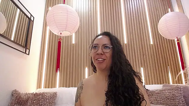 Snapshot of Velvet_Curly chatting on May 2026 12:35:01 PM Velvet Curly online show from May 2026 12:35:01 PM