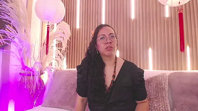 Snapshot of Velvet_Curly chatting on May 2026 12:25:02 PM Velvet Curly online show from May 2026 12:25:02 PM