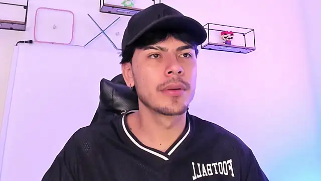 Izack 01 online show from April 2026 04:47:02 PM