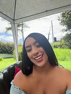 JuliettaGmz online show from May 2026 04:56:02 PM