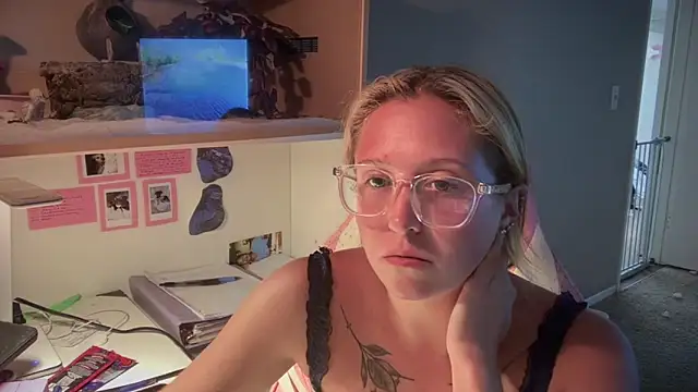 MUSCLEMOMMY1365 online show from April 2026 12:52:02 AM