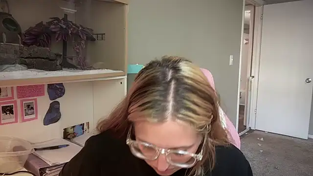 MUSCLEMOMMY1365 online show from April 2026 02:59:02 PM