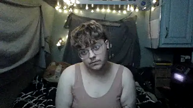 Snapshot of BashfulEmby chatting on April 2026 04:35:01 AM BashfulEmby online show from April 2026 04:35:01 AM