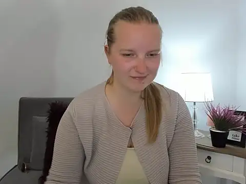 Snapshot of RoseTeacherX chatting on April 2026 05:28:01 PM RoseTeacherX online show from April 2026 05:28:01 PM