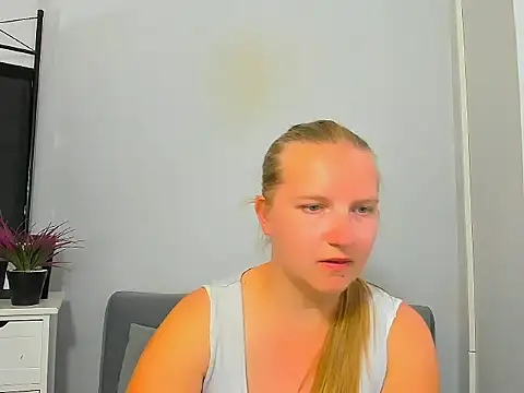 Snapshot of RoseTeacherX chatting on June 2026 05:35:01 PM RoseTeacherX online show from June 2026 05:35:01 PM
