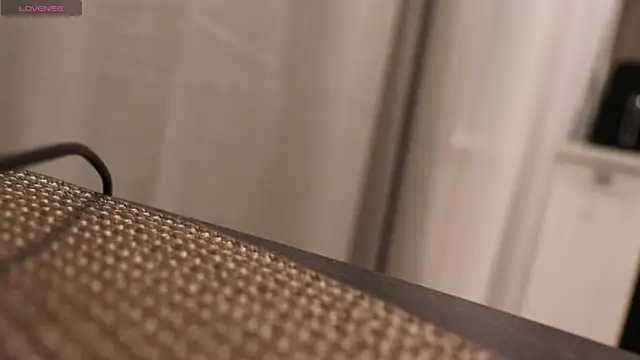 ellyellow online show from April 2026 08:53:01 PM