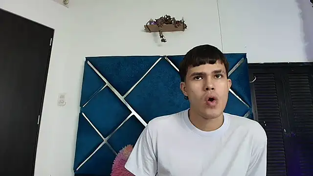 EdwinBoys online show from June 2026 01:28:01 PM