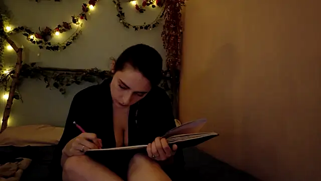 missclochette online show from April 2026 12:22:02 PM