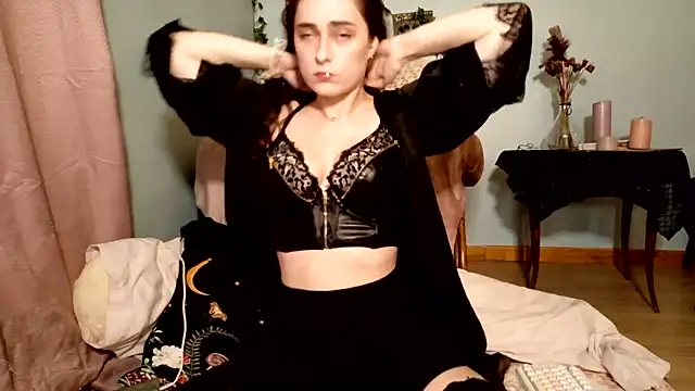 missclochette online show from June 2026 12:18:02 PM