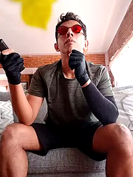 HexLatino13 online show from April 2026 06:15:01 PM