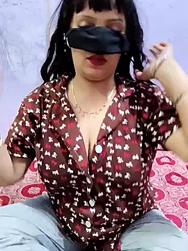 binnik216 online show from June 2026 06:46:02 PM